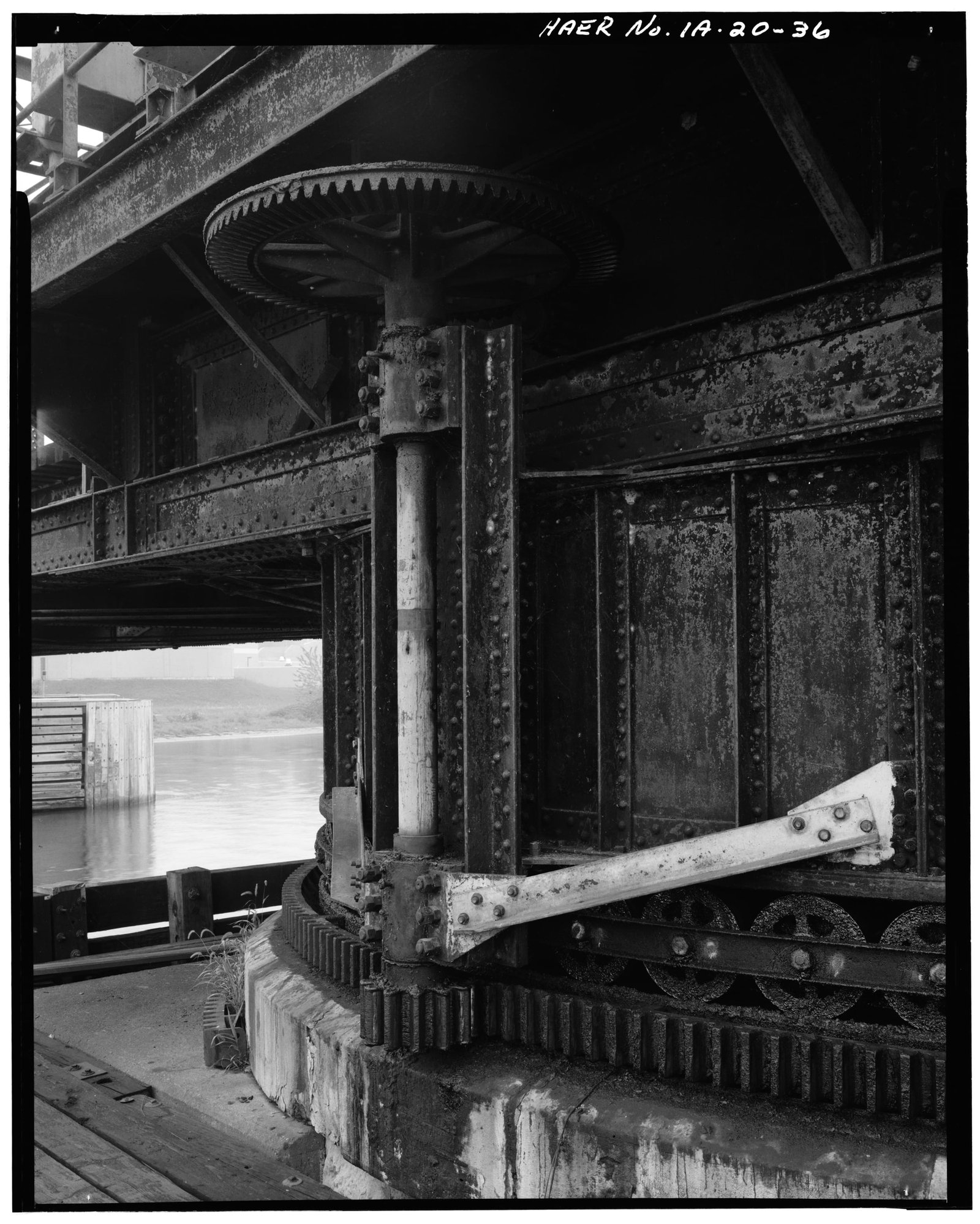 Gear details, previous bridge